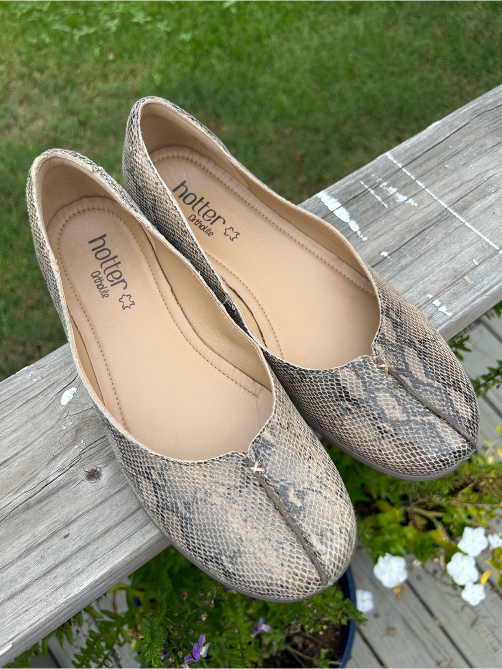 Hotter Robyn Snake-Print Ballet Flats 8.5 Slight Wedge Heel